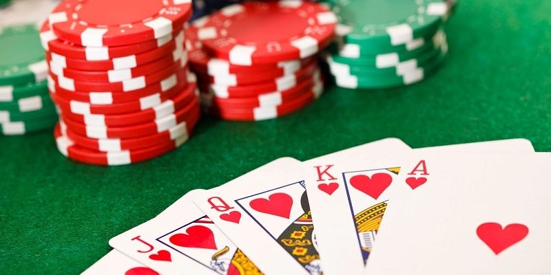 Lợi thế khi chơi Red Dog 8xbet trên nền tảng 8XBET